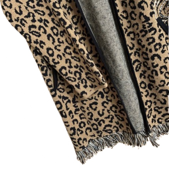 Chico’s Women’s Tan Multi Animal Print Open Front Cardigan with Fringe Hem Sz-S - Picture 4 of 7